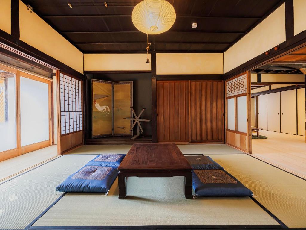座敷宿の部屋 鐵十郎（旧小國家)|姫路城の奥座敷 築400年の宿｜貸別荘コテージ・ヴィラ宿泊予約はTABILMO(タビルモ)