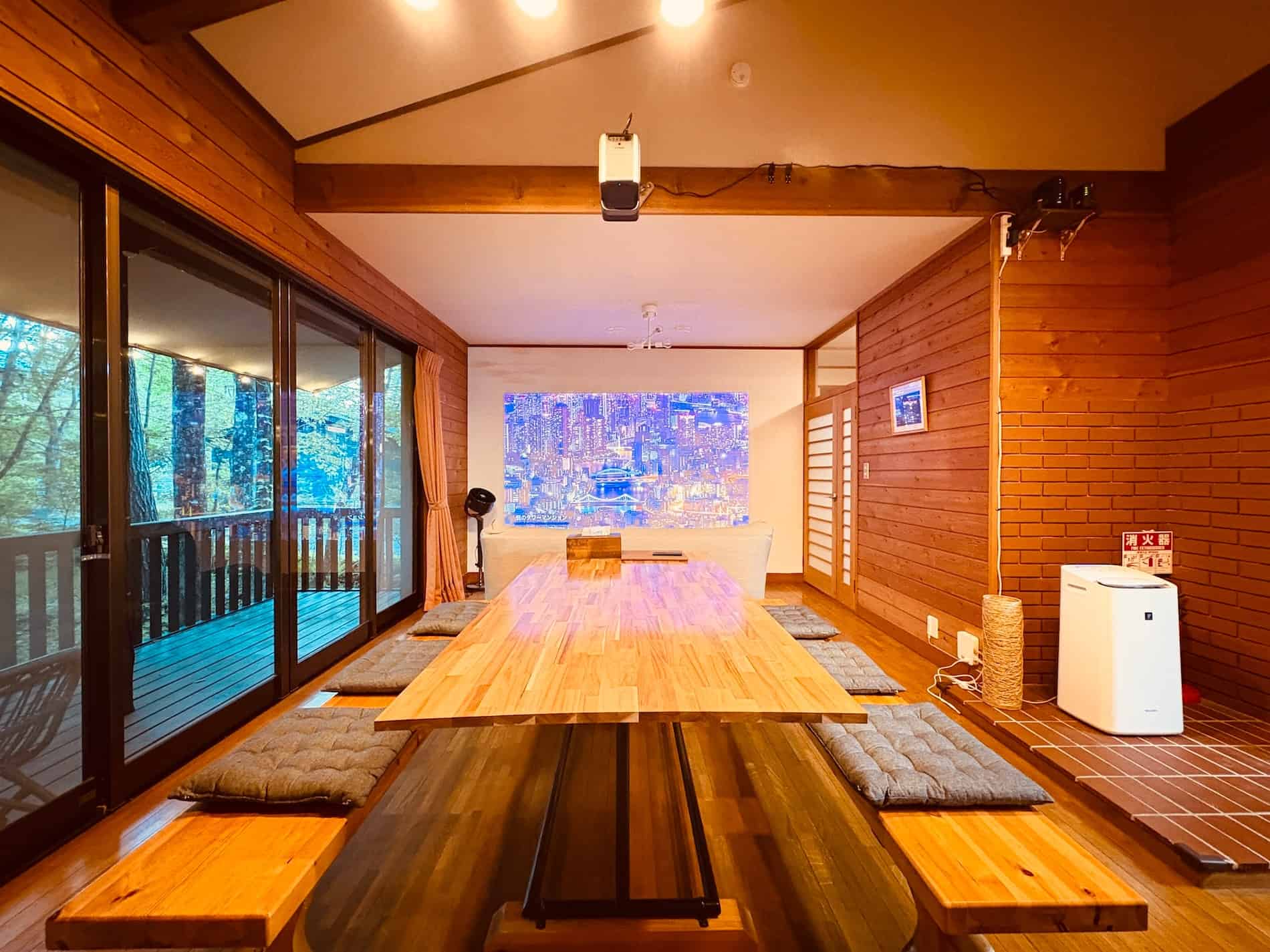 クラレンス【森の中でBBQ、焚き火 & 4Kプロジェクターで楽しめる貸切